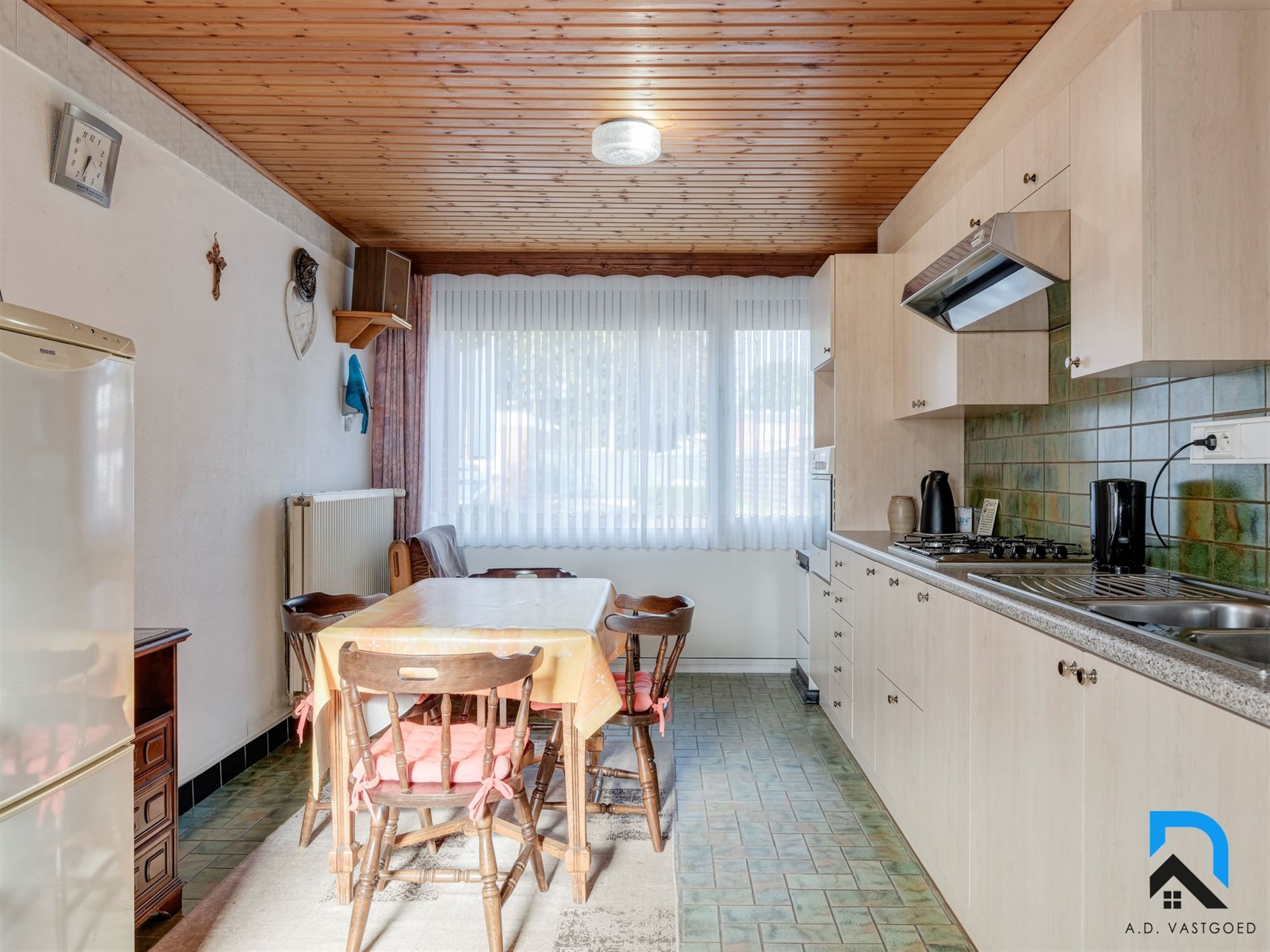 Halfopen bebouwing met tuin nabij het centrum van Genk foto 14
