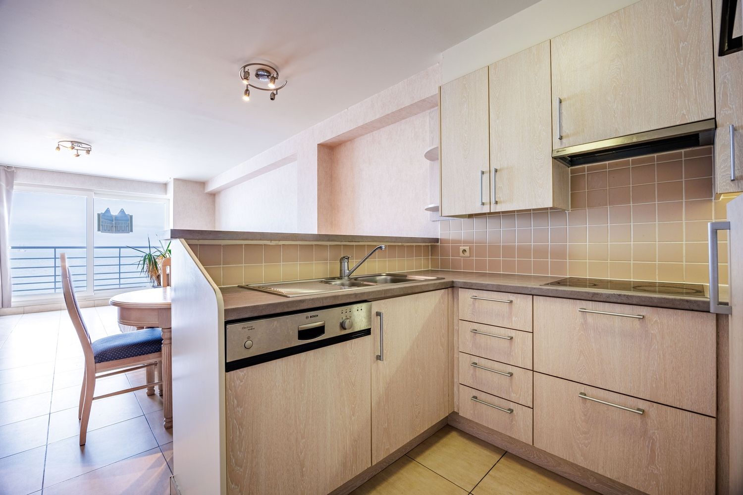 1 slaapkamerappartement met frontaal zeezicht op de zeedijk van Blankenberge foto 10