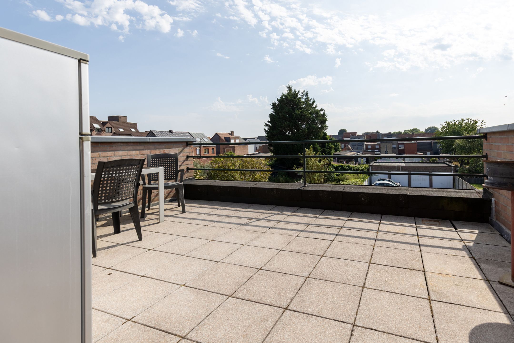 Instapklaar duplex-appartement met 2 slaapkamers en ruim terras in hartje Bornem foto 4