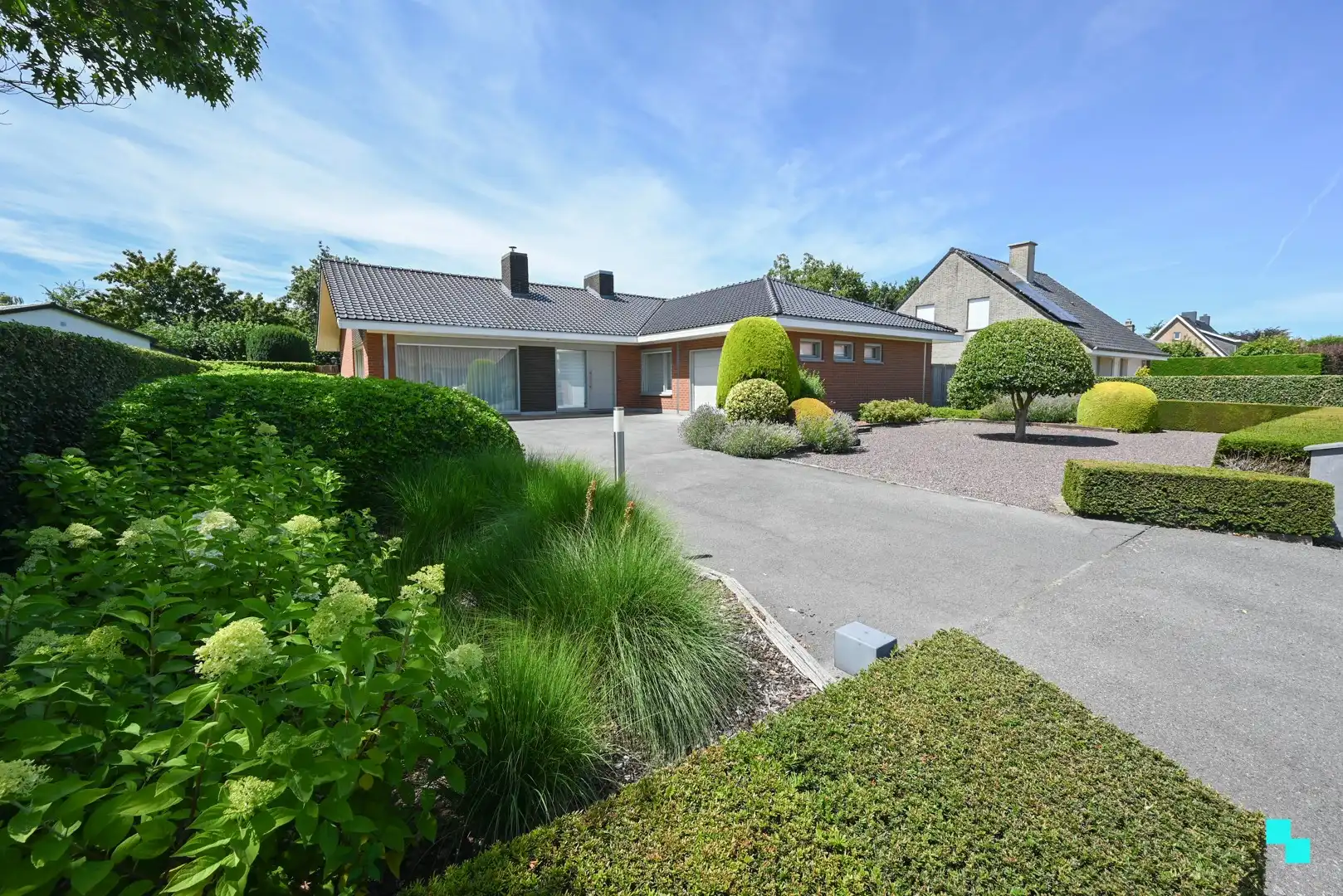 Hoofdfoto van de publicatie: Ruime bungalow nabij centrum van Oostrozebeke