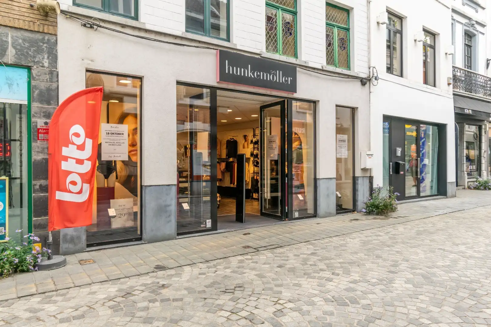 Een zeer ruim (215m²) handelsgelijkvloers foto 11