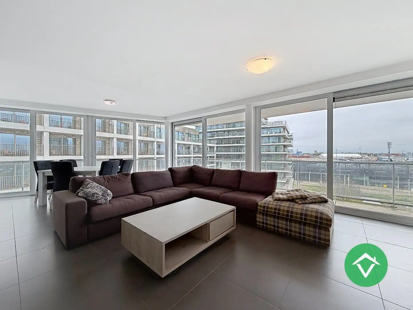 Appartement met 2 slaapkamers en ruim terras te Oostende foto 4