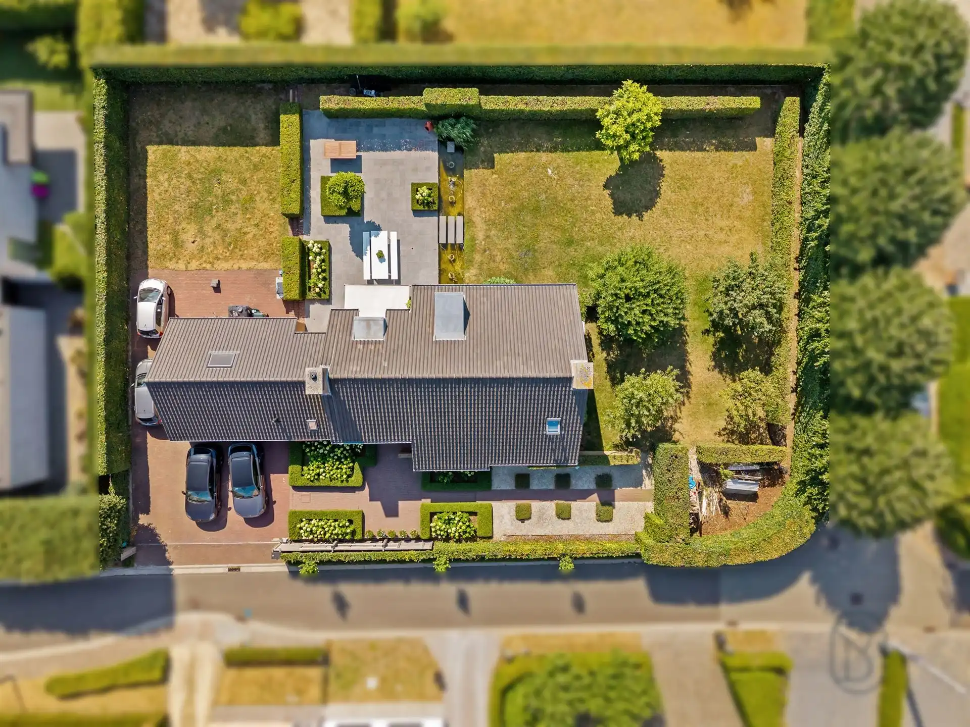 Stijlvolle villa in gegeerde villapark te Waregem. foto 2
