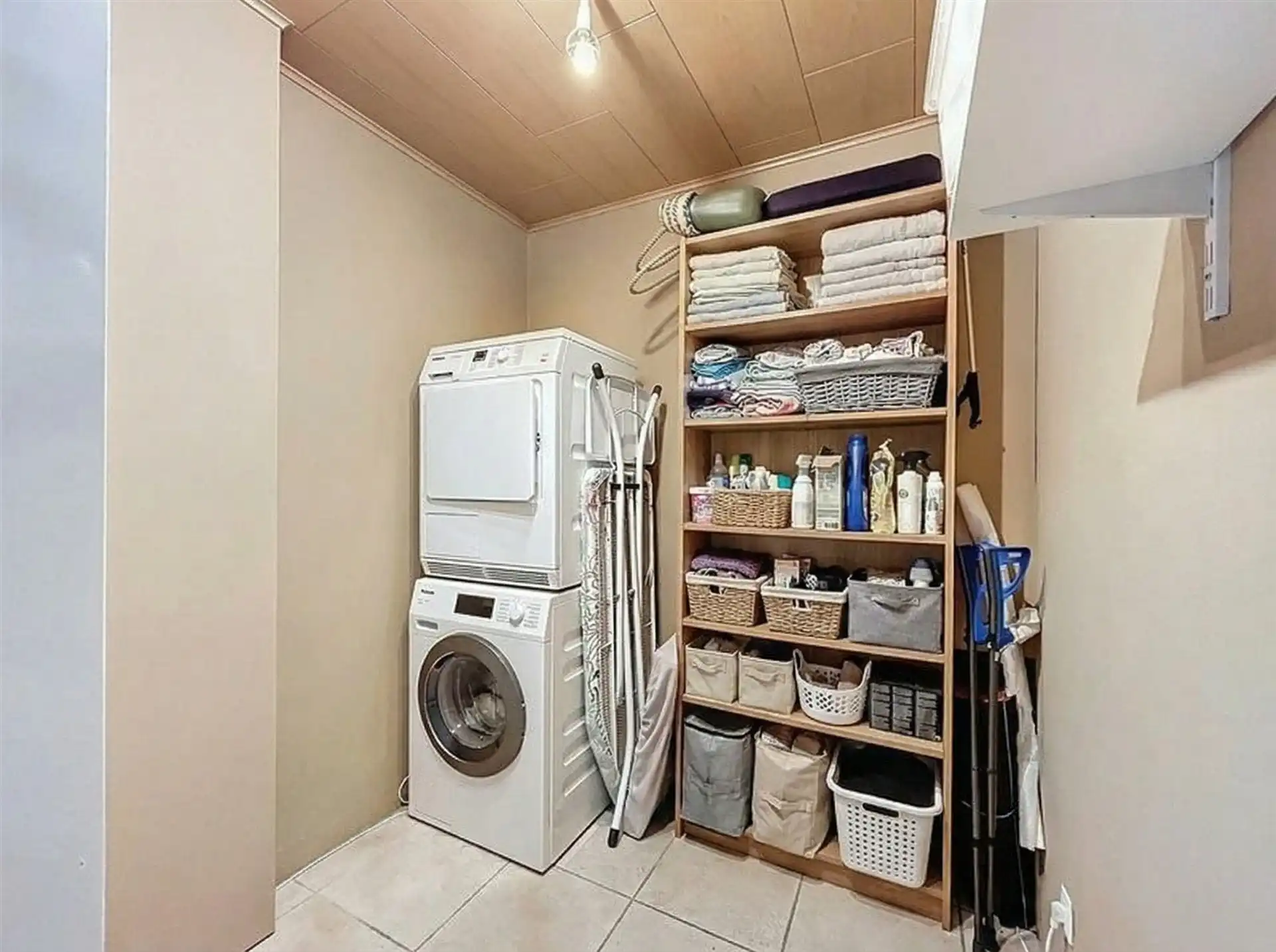 Instapklare gezinswoning met 3 slaapkamers en gezellige tuin! foto 17