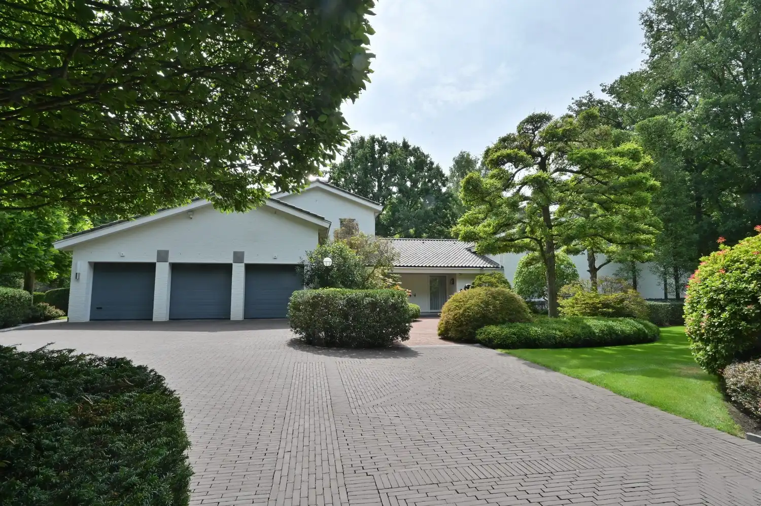 Exclusieve villa op 90a met binnenzwembad en majestueuze parktuin op toplocatie in Lanaken foto 5