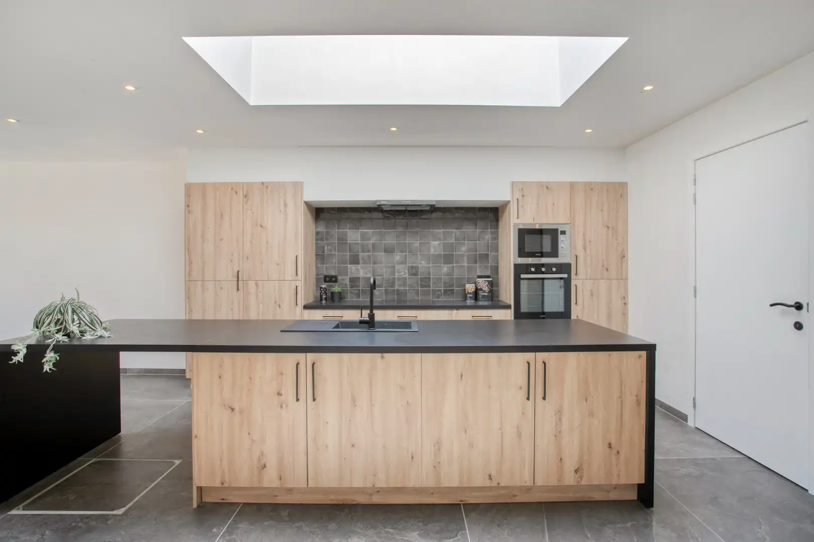 Ruime, gerenoveerde instapklare woning in Lauwe! foto 5
