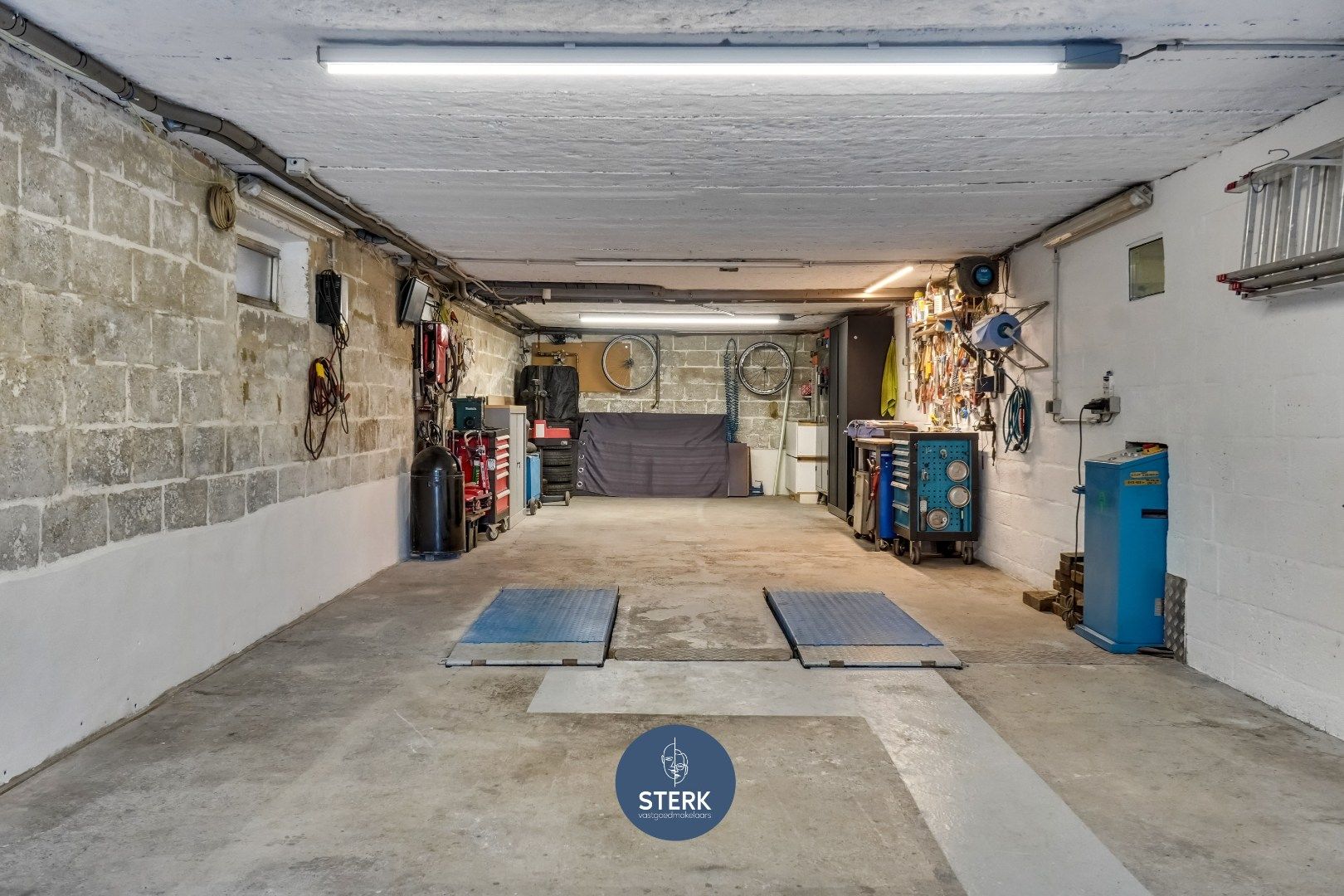 GELIJKVLOERSE WONING MET 4 SLPKS, 2 BADKAMERS EN GROTE TUIN TE ZUTENDAAL !  foto 20