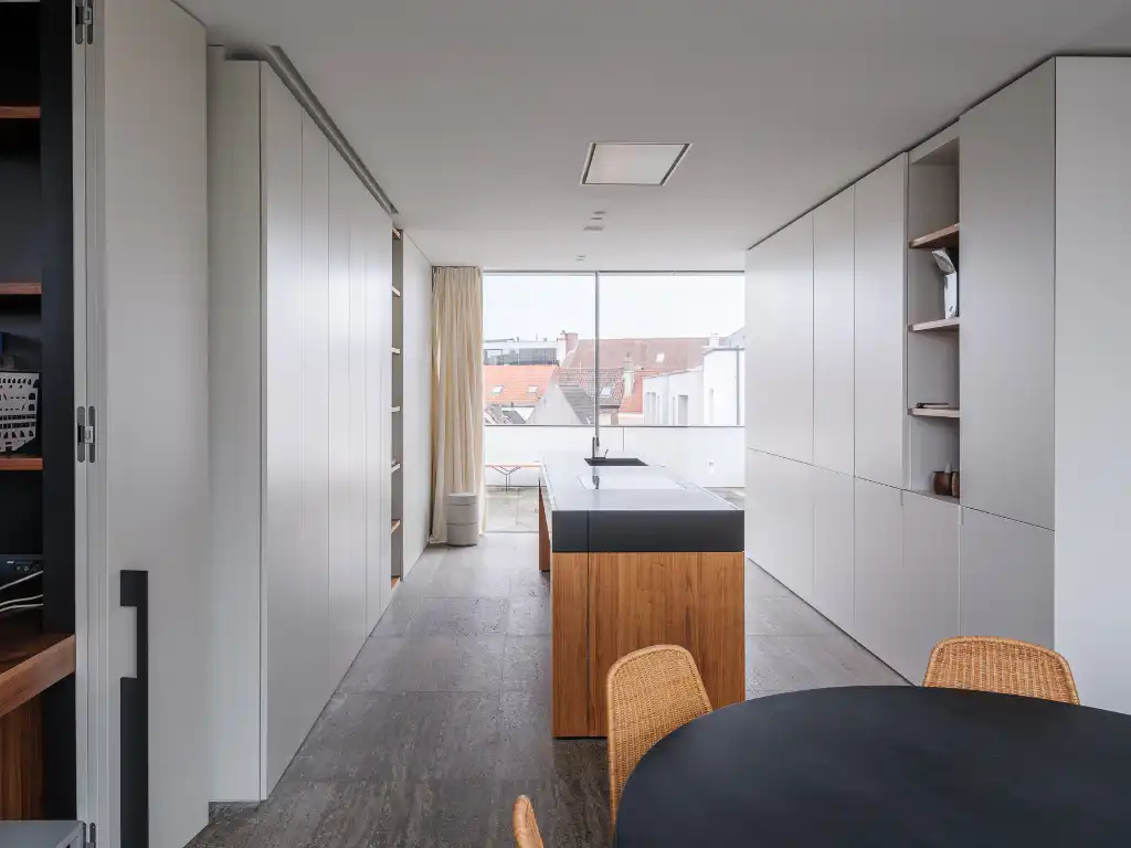 High-end duplexpenthouse met drie terrassen, gelegen in een architecturaal hoogstaand gebouw naar ontwerp van Element Architecten. foto 12