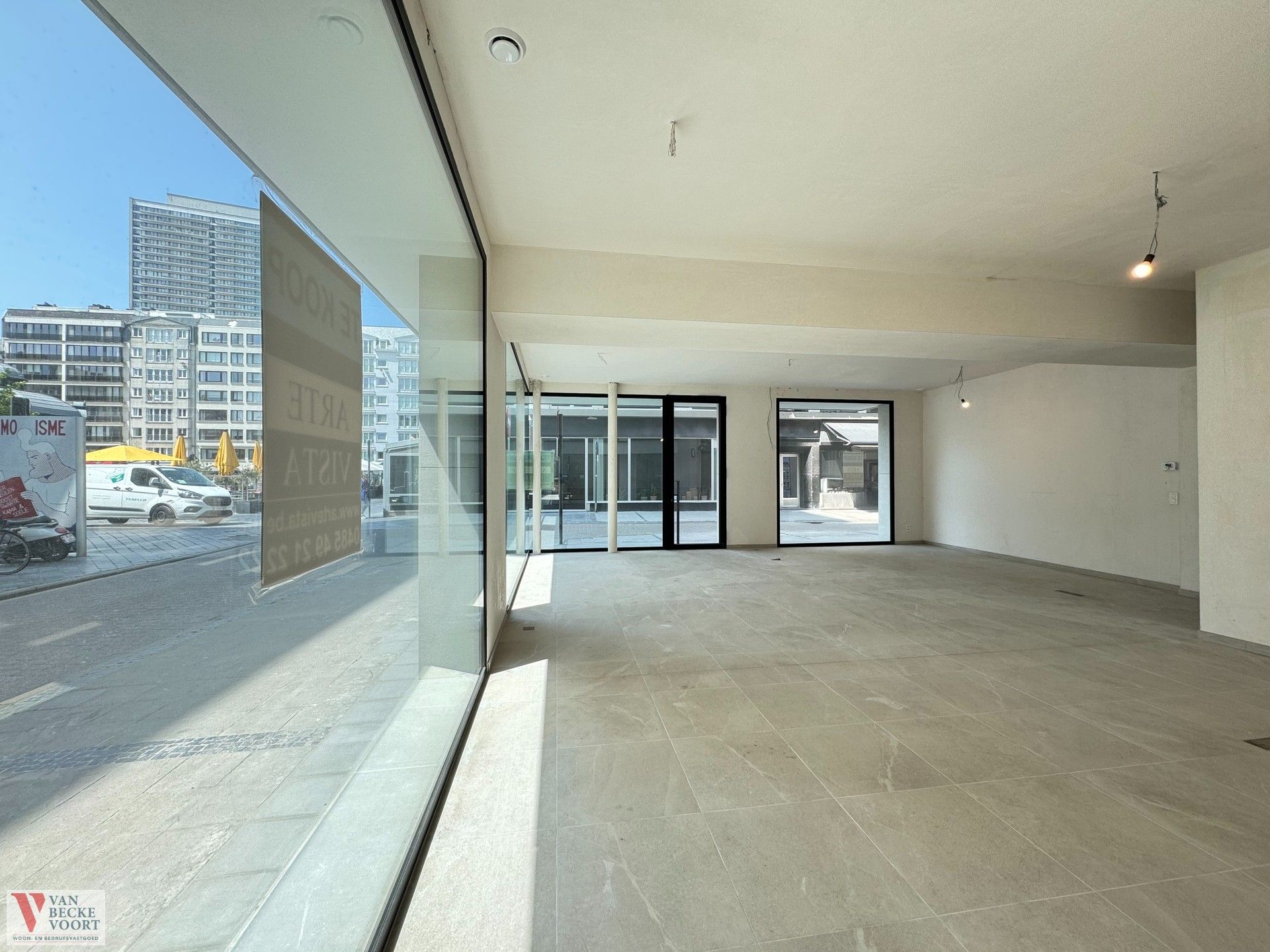 Handelsgelijkvloers 75m² in nieuwbouwresidentie foto 6