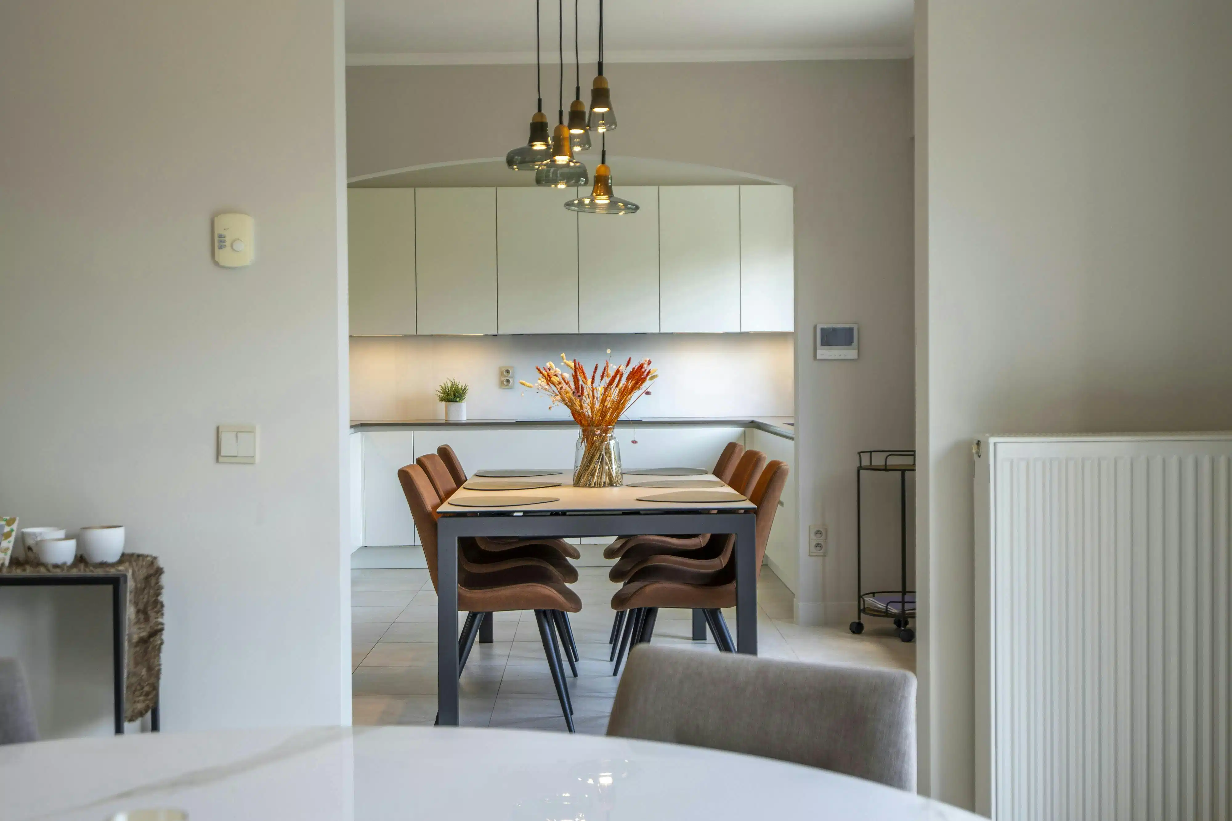 Statige open villa in woongebied met bijgebouw op ca. 2900m² foto 3