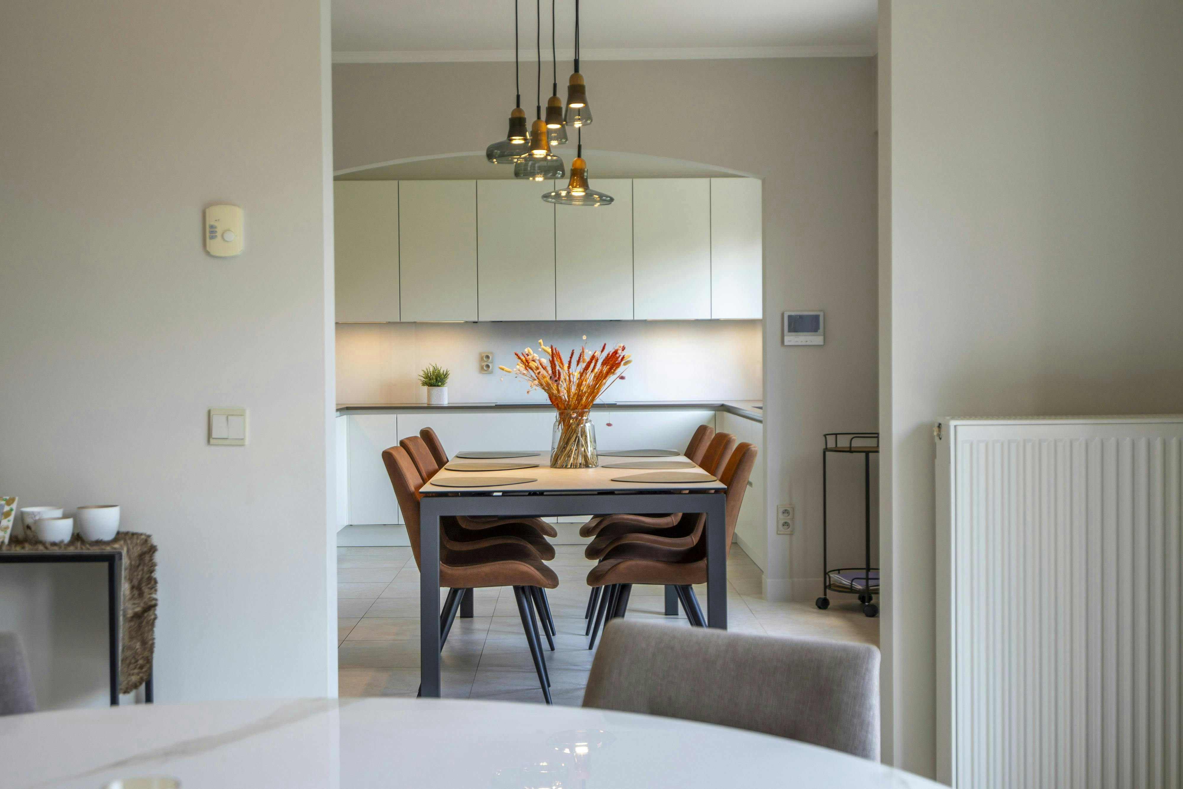 Statige open villa in woongebied met bijgebouw op ca. 2900m² foto 3