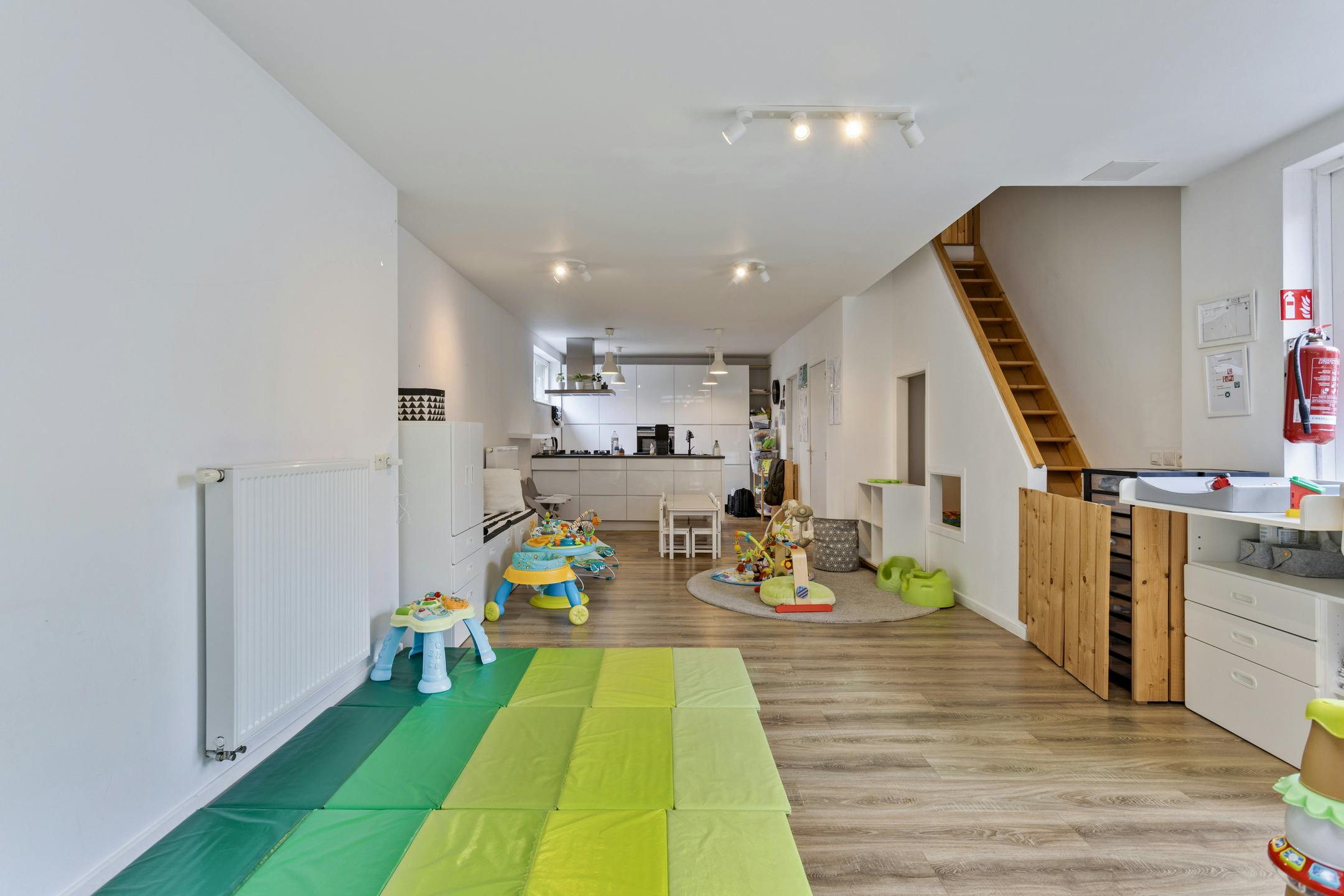 Handelspand/huis met mogelijkheden te koop in Schoten foto 3