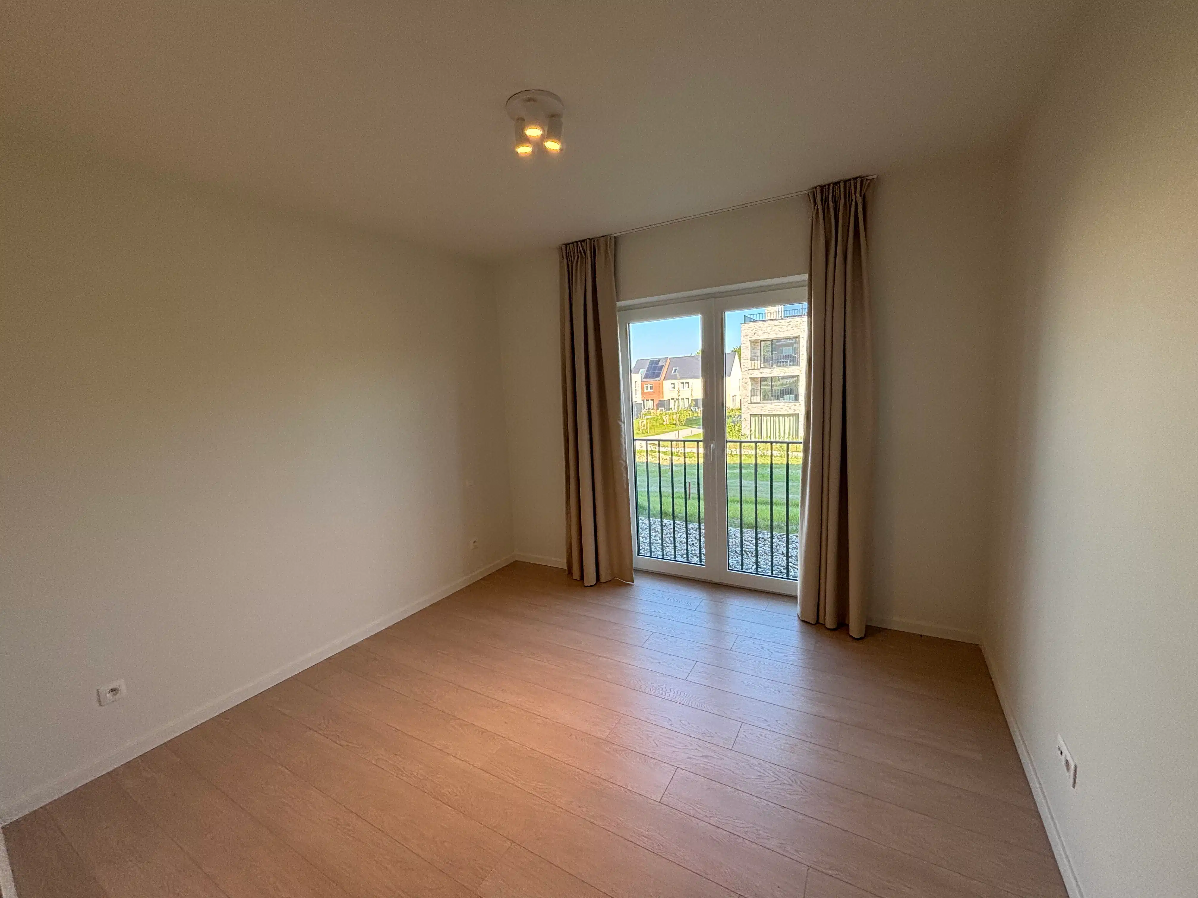1-slaapkamer appartement met terras en parking foto 14