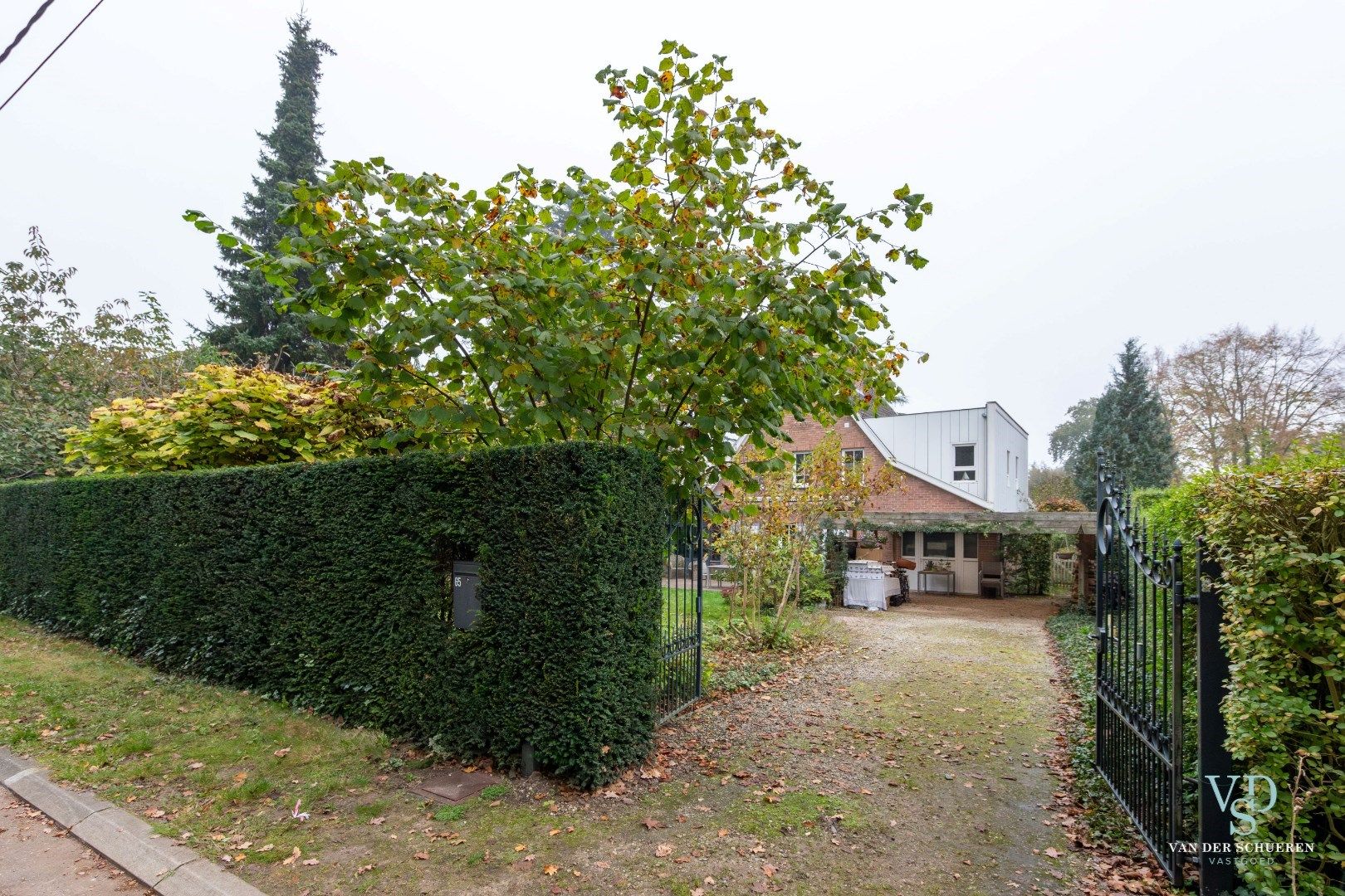 Hoofdfoto van de publicatie: Charmante villa, door groen omgeven 