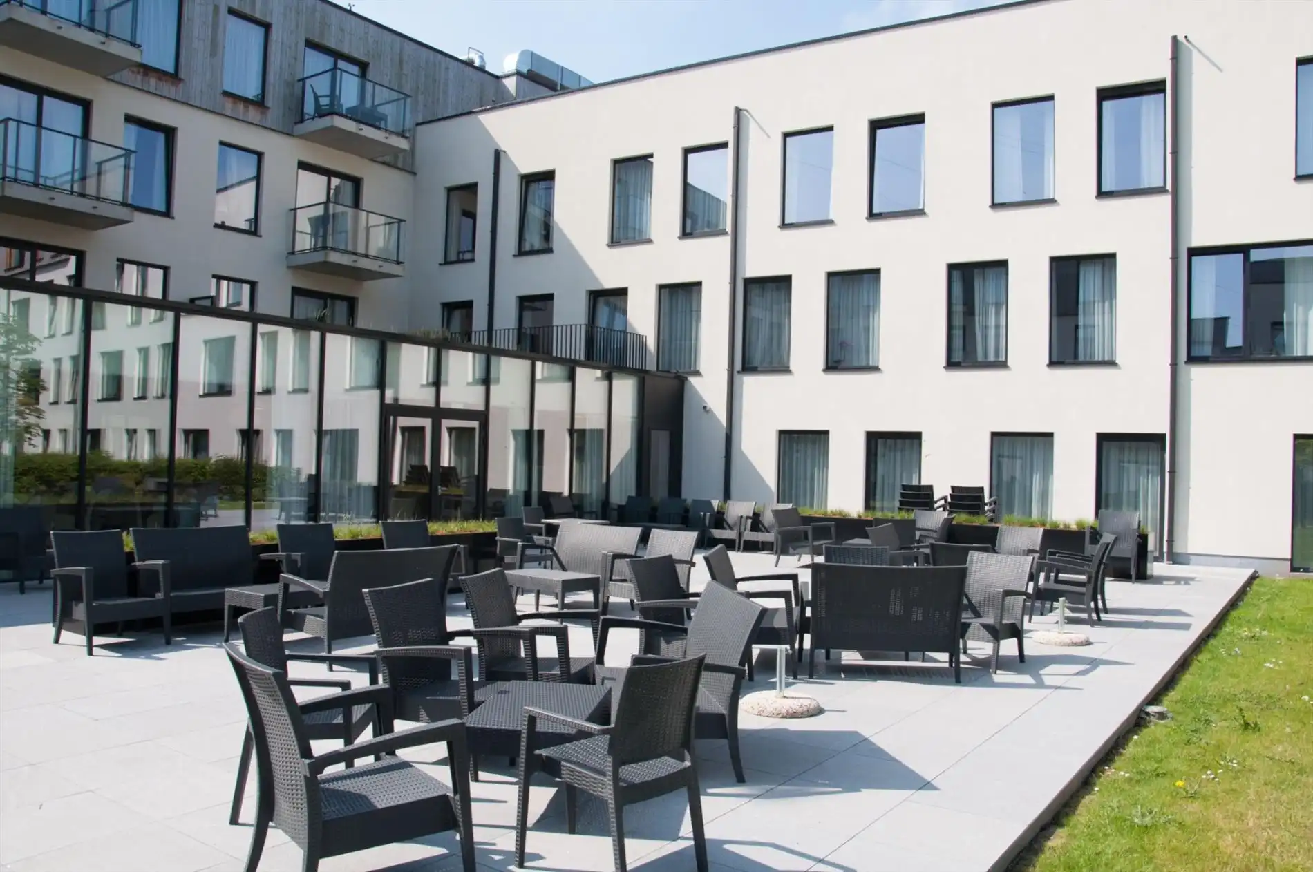 Pico bello service flat (nieuwbouw) in een prachtige groene omgeving. foto 12