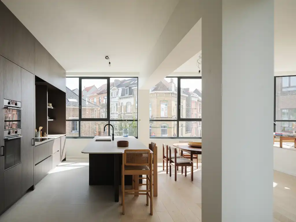 Uniek townhouse-appartement met o.m. 4 slaapkamers, 3 badkamer en een ruim terras. foto 3