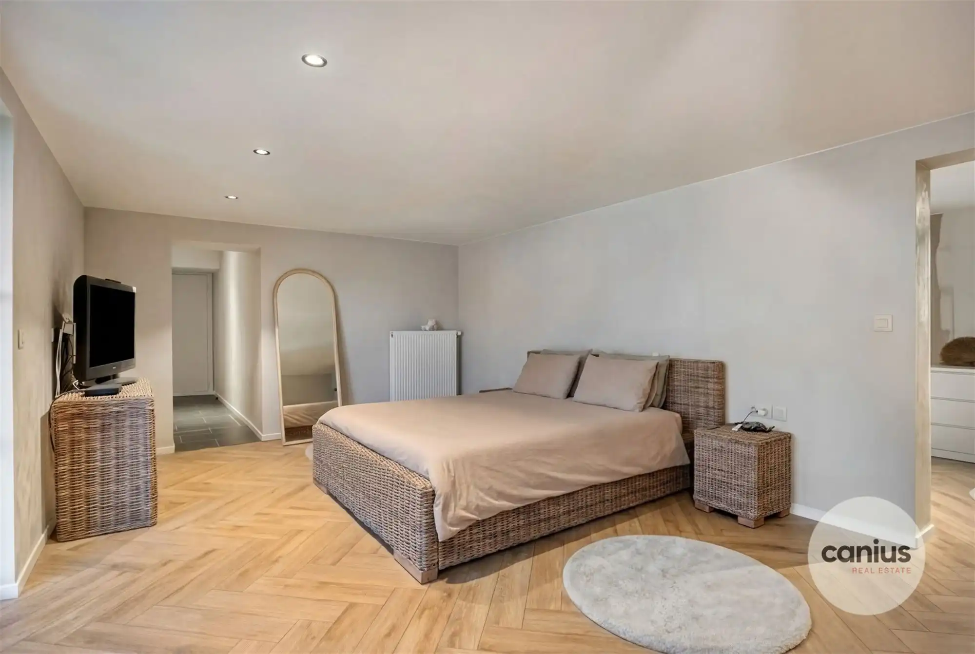 KNAPPE GELIJKVLOERSE WONING MET 4 SLAAPKAMERS foto 13