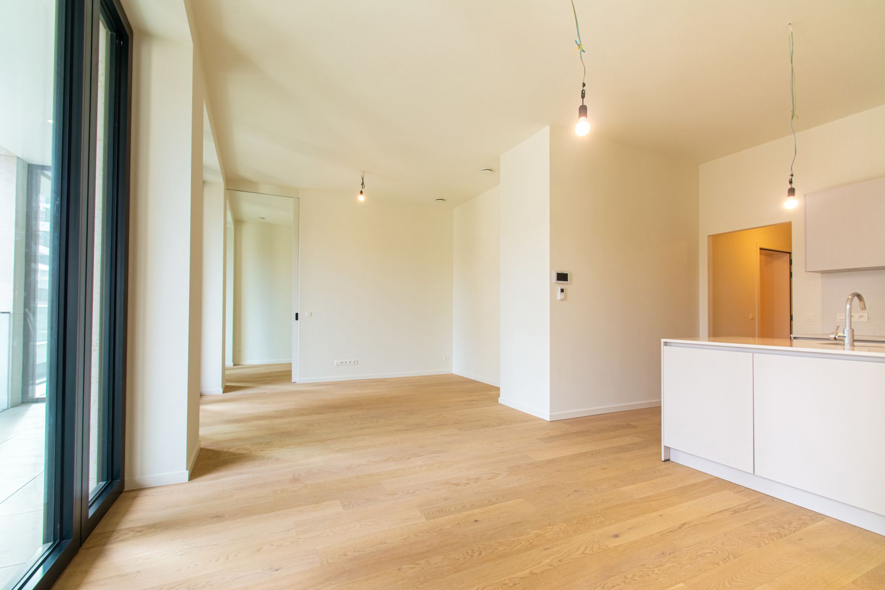 Ruim nieuwbouw ongemeubeld appartement met 2 slaapkamers foto 2