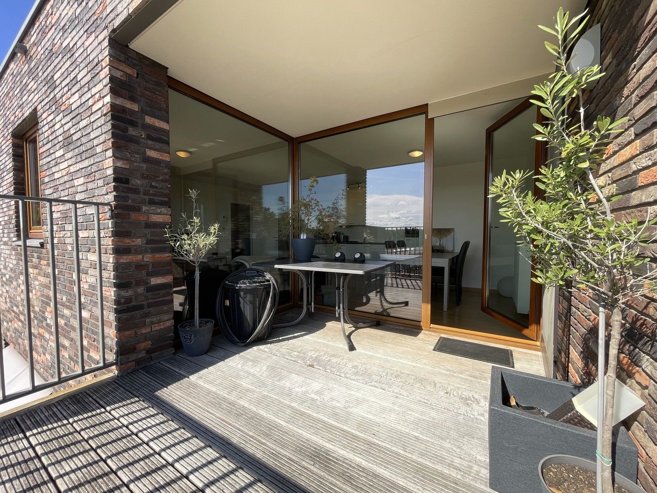 Net appartement met 2 slaapkamers, terras en autostaanplaats foto 5
