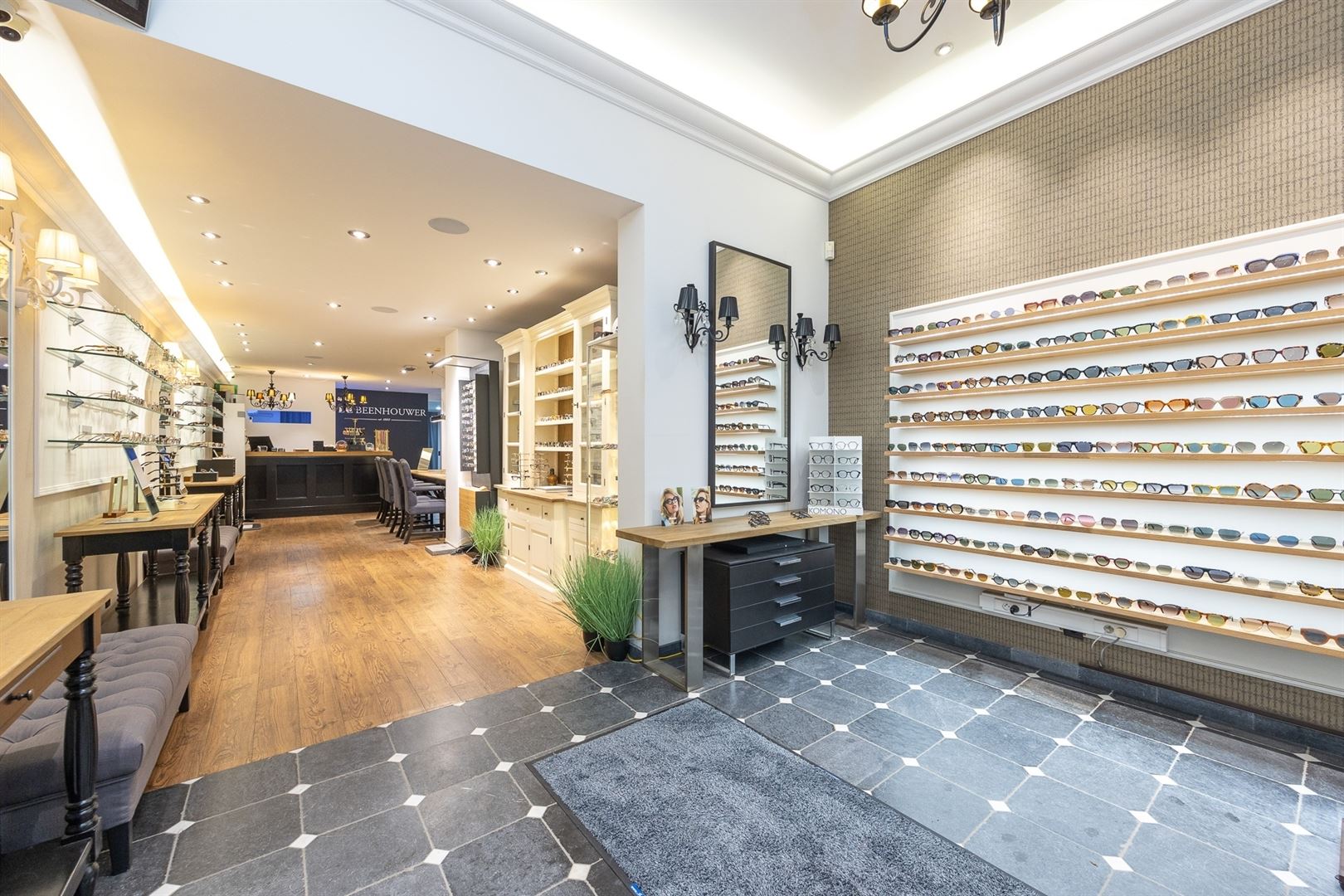 Handelsgelijkvloers op topligging in hartje Brasschaat foto 4