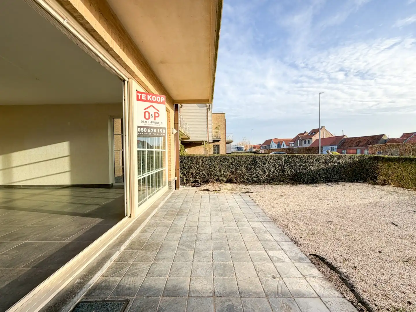 Lichtrijk gelijkvloers appartement met 2 slpk, garage en autostandplaats foto 9