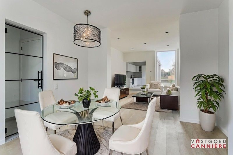 ✨Halfopen, volledig gerenoveerde gezinswoning met 3 slaapkamers TE KOOP in Rekkem! foto {{pictureIndex}}