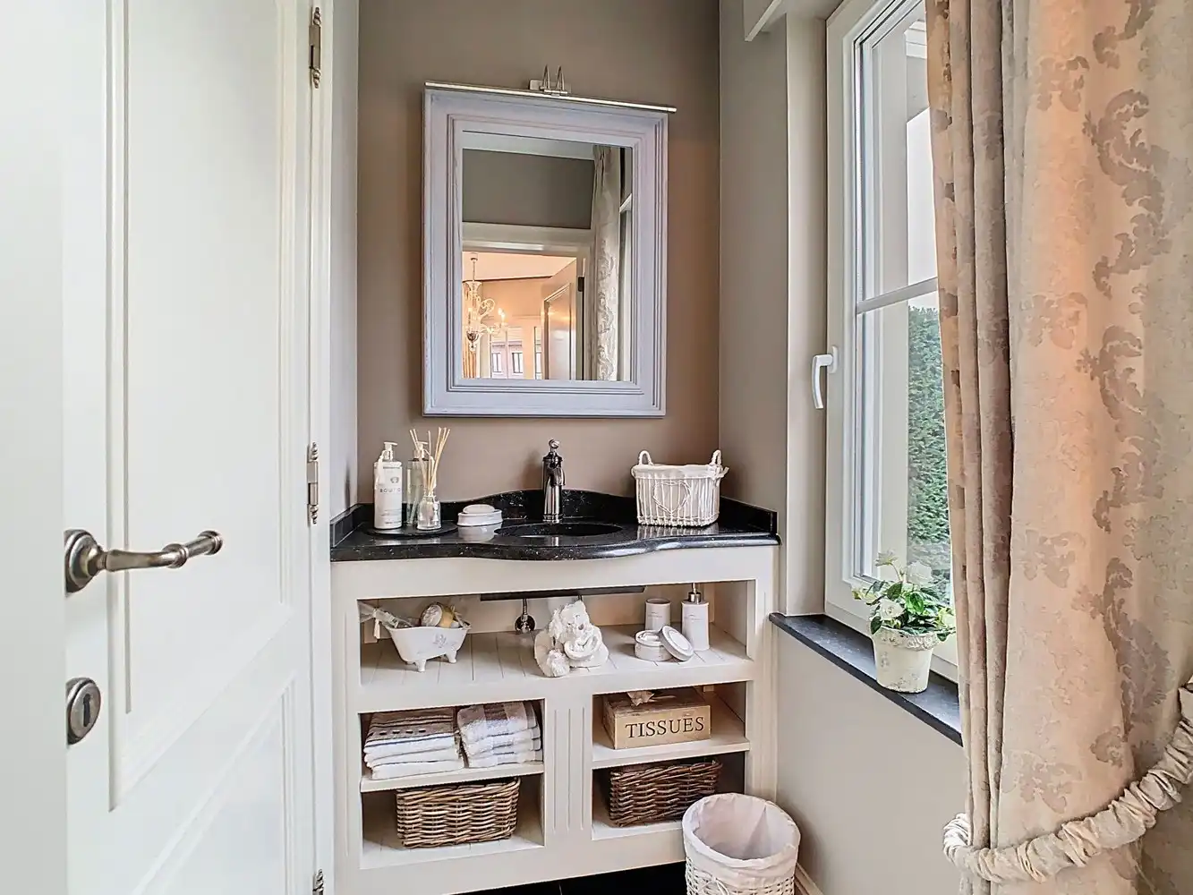 KLASSE  villa met bijzondere UITSTRALING       (momenteel privé + kantoren + kangoeroewoning) foto 25