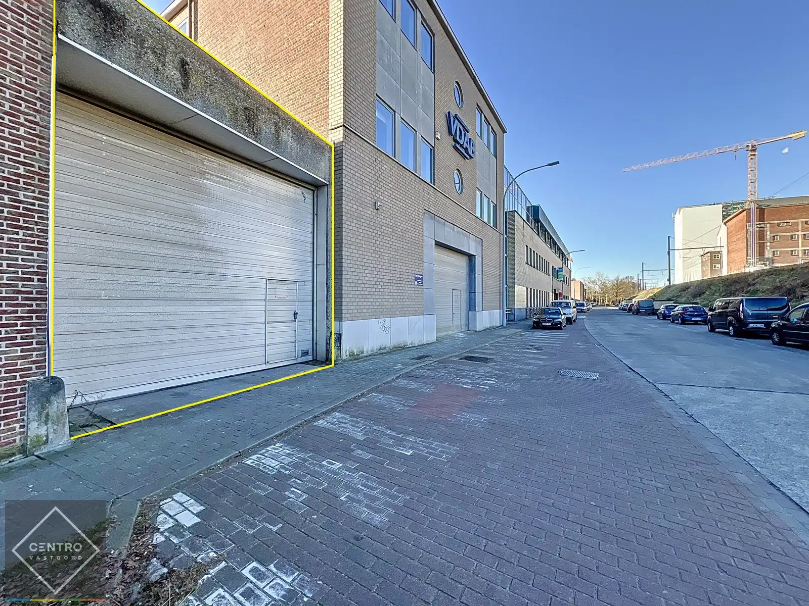 Opslagplaats ( ± 2.000m²) met 7m vrije hoogte vlakbij de havenkop te Roeselare! foto 10