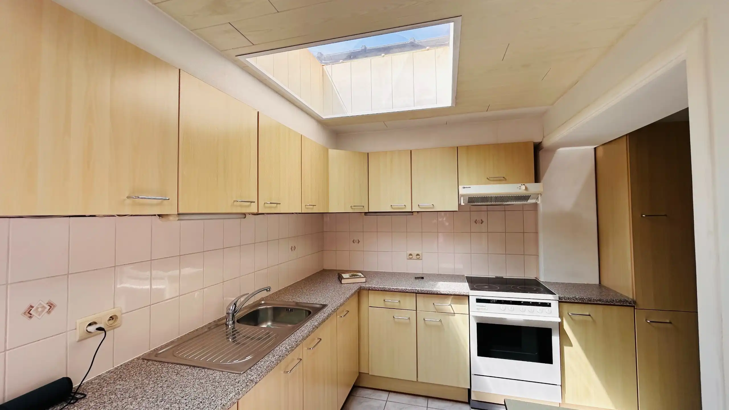 Verzorgde rijwoning in rustige buurt met 2 ruime slaapkamers en gezellige tuin foto 4