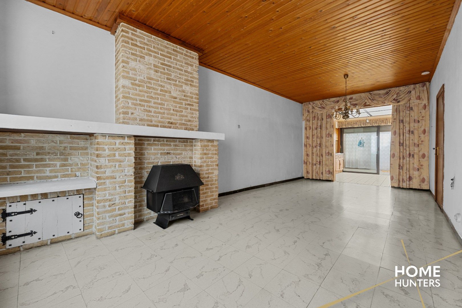 Woning met uitgestrekte tuin in de stadskern van Mesen foto 4