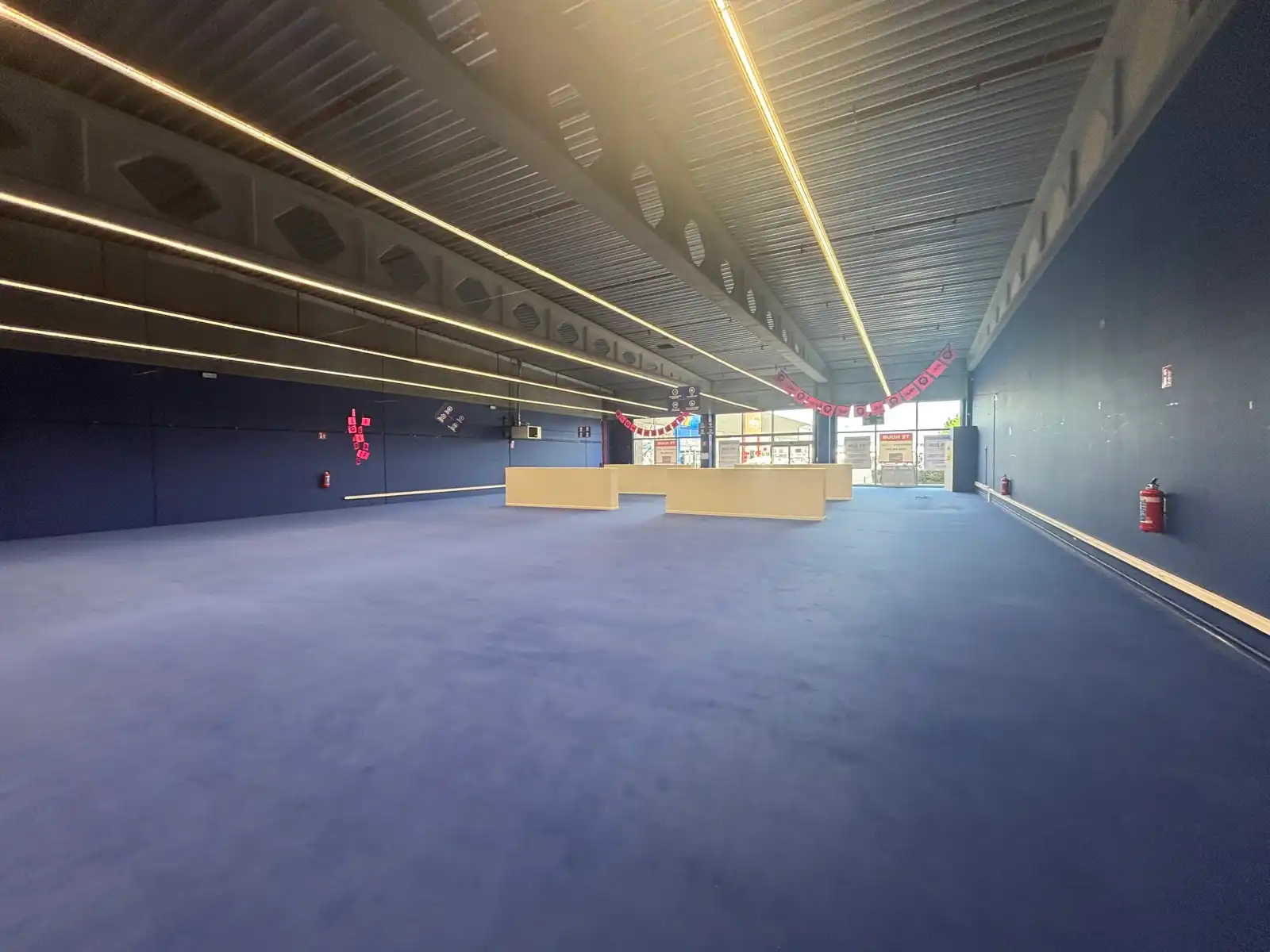 Baanwinkel (725 m²) met optimale visibiliteit te Oostende foto 3