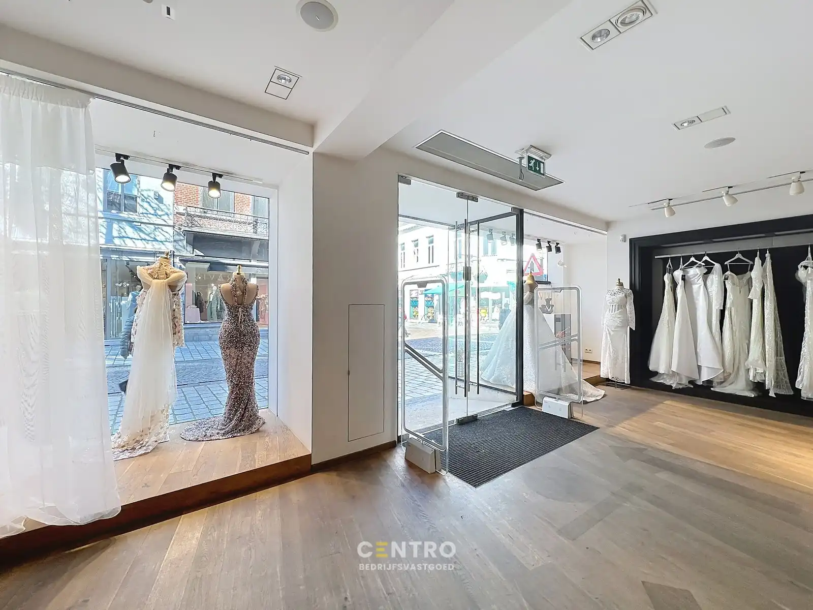 Handelspand met uitstraling (420 m² winkelruimte + extra stockruimte) te huur op topligging in OOSTSTRAAT, Roeselare. foto 7