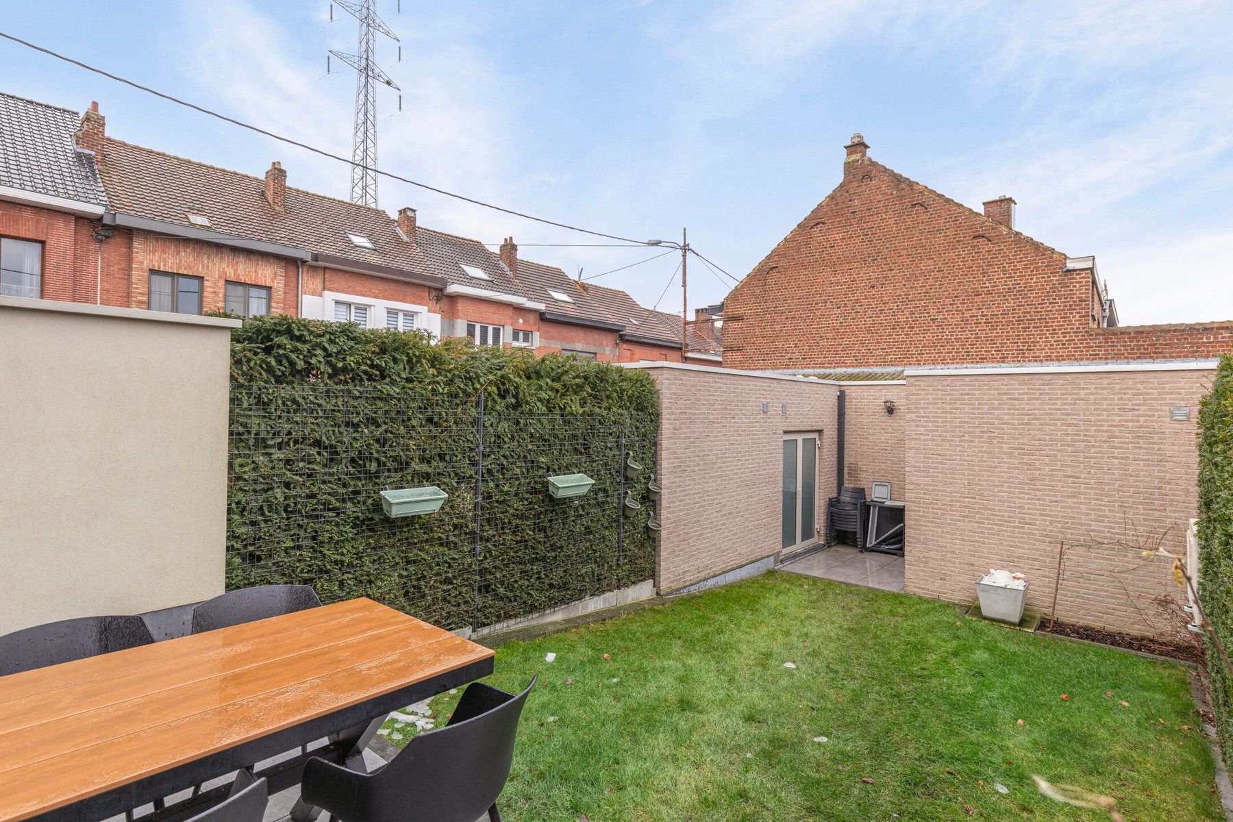 Gezinswoning met 4 slaapkamers, tuin en garage in Halle foto 37