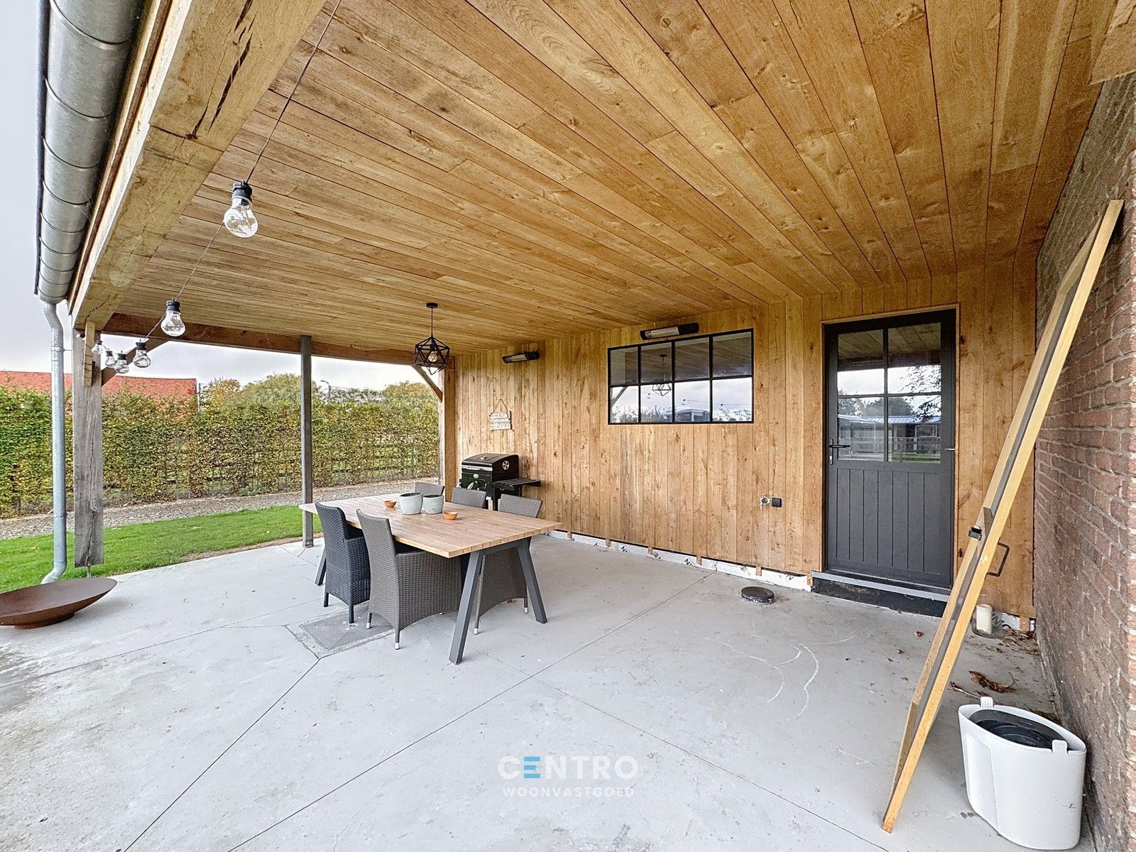 Instapklare, LANDELIJKE WONING met 4 ruime slpkms, 2 badkms, ruime garage, stalling (3 paarden) en gedraineerde buitenpiste te Hooglede (Gits). foto 19