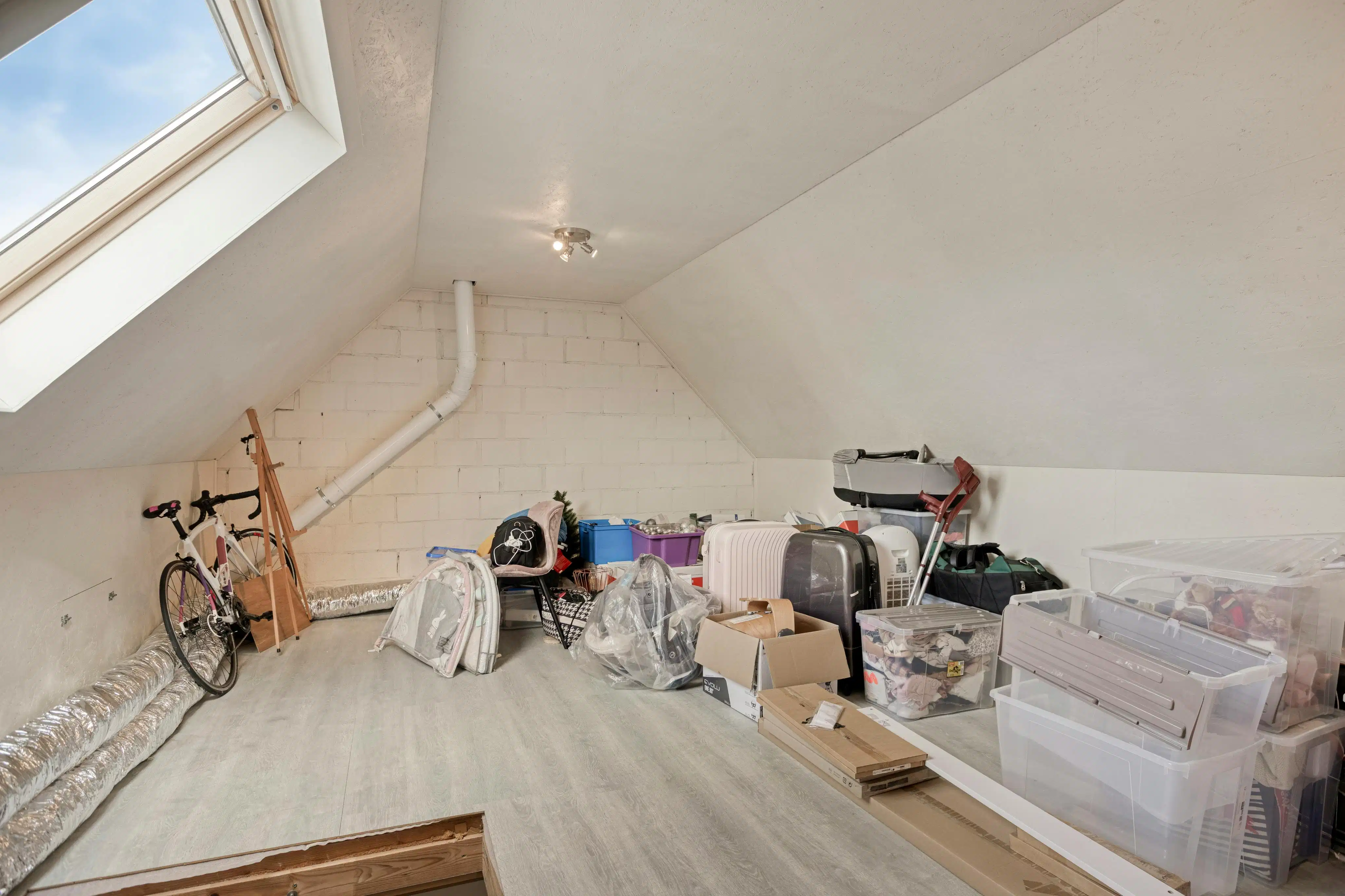 Halfopen huis te koop in Ieper met 3 kamers, garage en tuin foto 32
