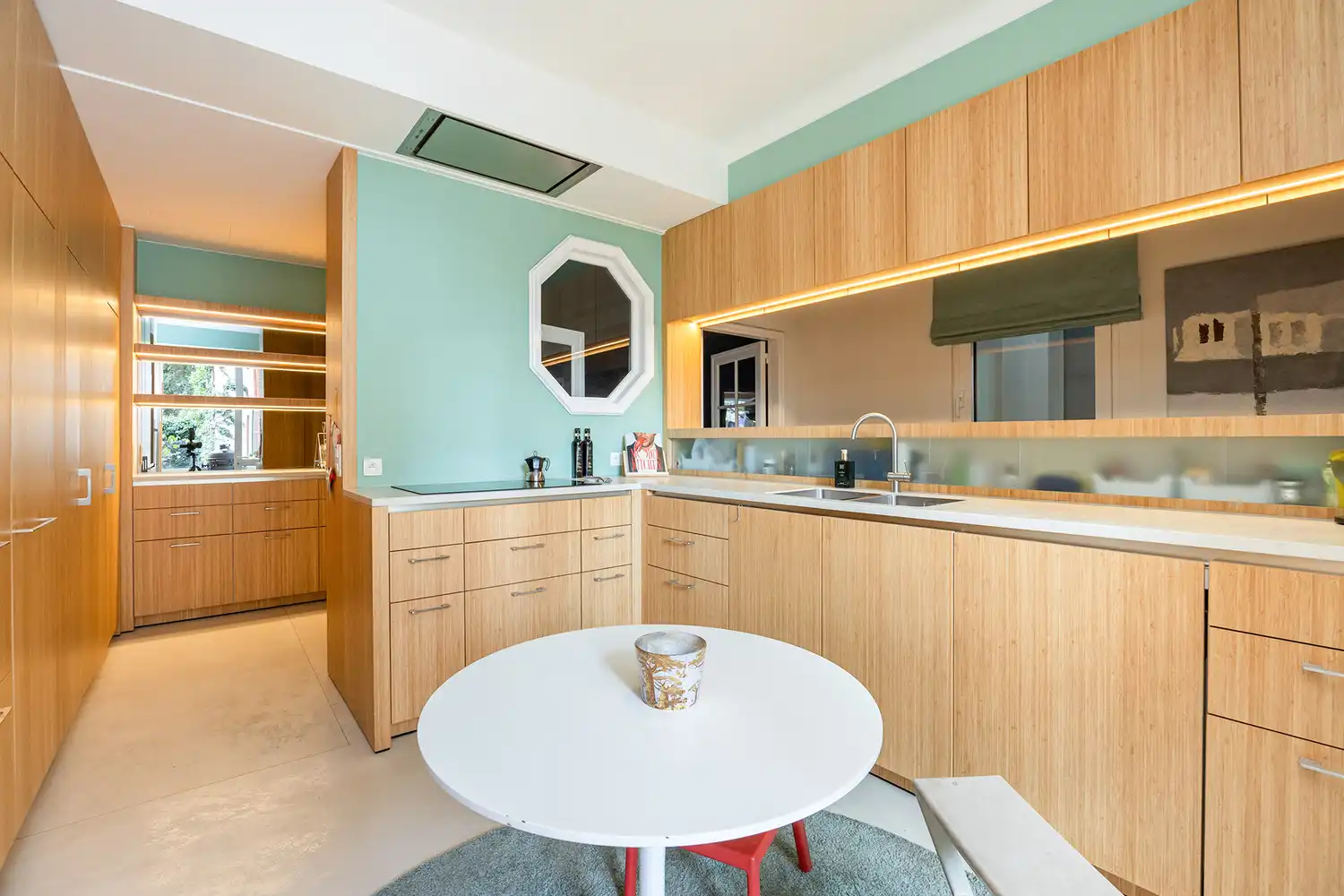 Uitzonderlijk gerenoveerd art-decoappartement van 212 m² met terras aan de Jan van Rijswijcklaan foto 12