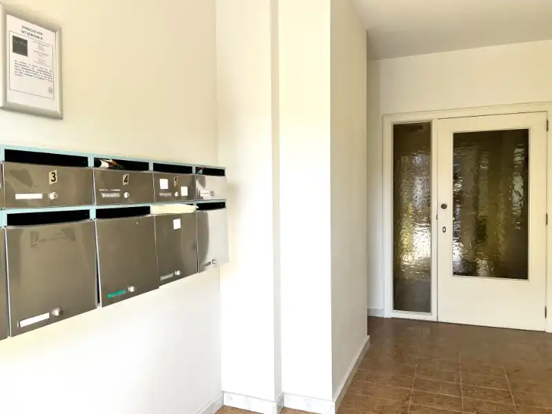 Ruim en karaktervol app. met 2 slaapkamers en garage foto 3