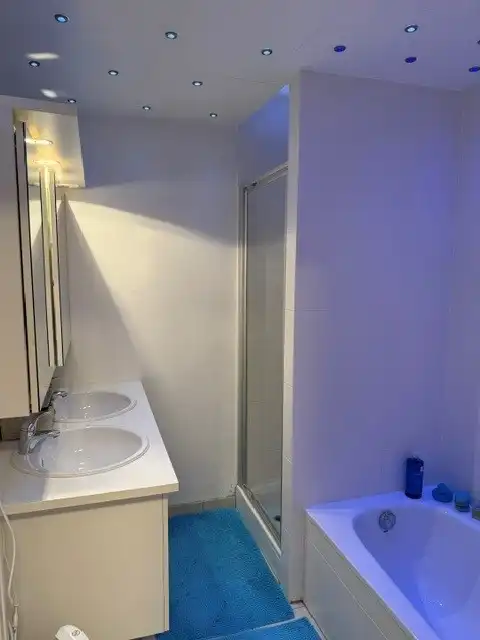 Ruim en toegankelijk 2-slaapkamerappartement met terras in Waregem foto 17