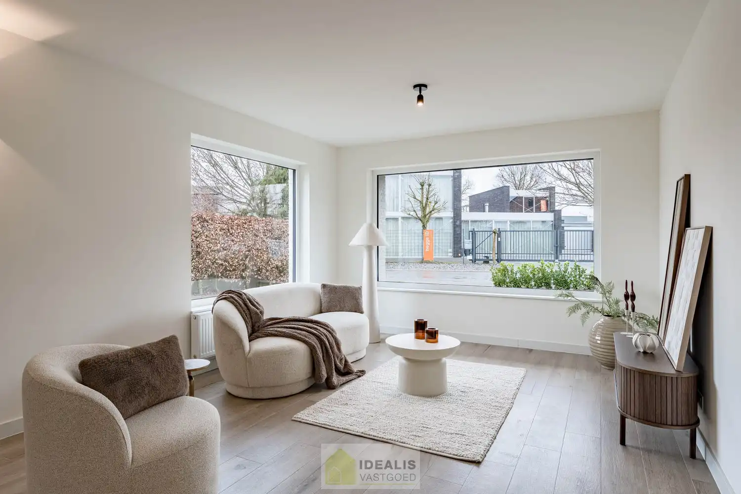 Schitterend volledig vernieuwde woning met een heerlijke open leefruimte, luxe keuken, 3 ruime slaapkamers, een ruime luxueuze badkamer én een apart bureel foto 10