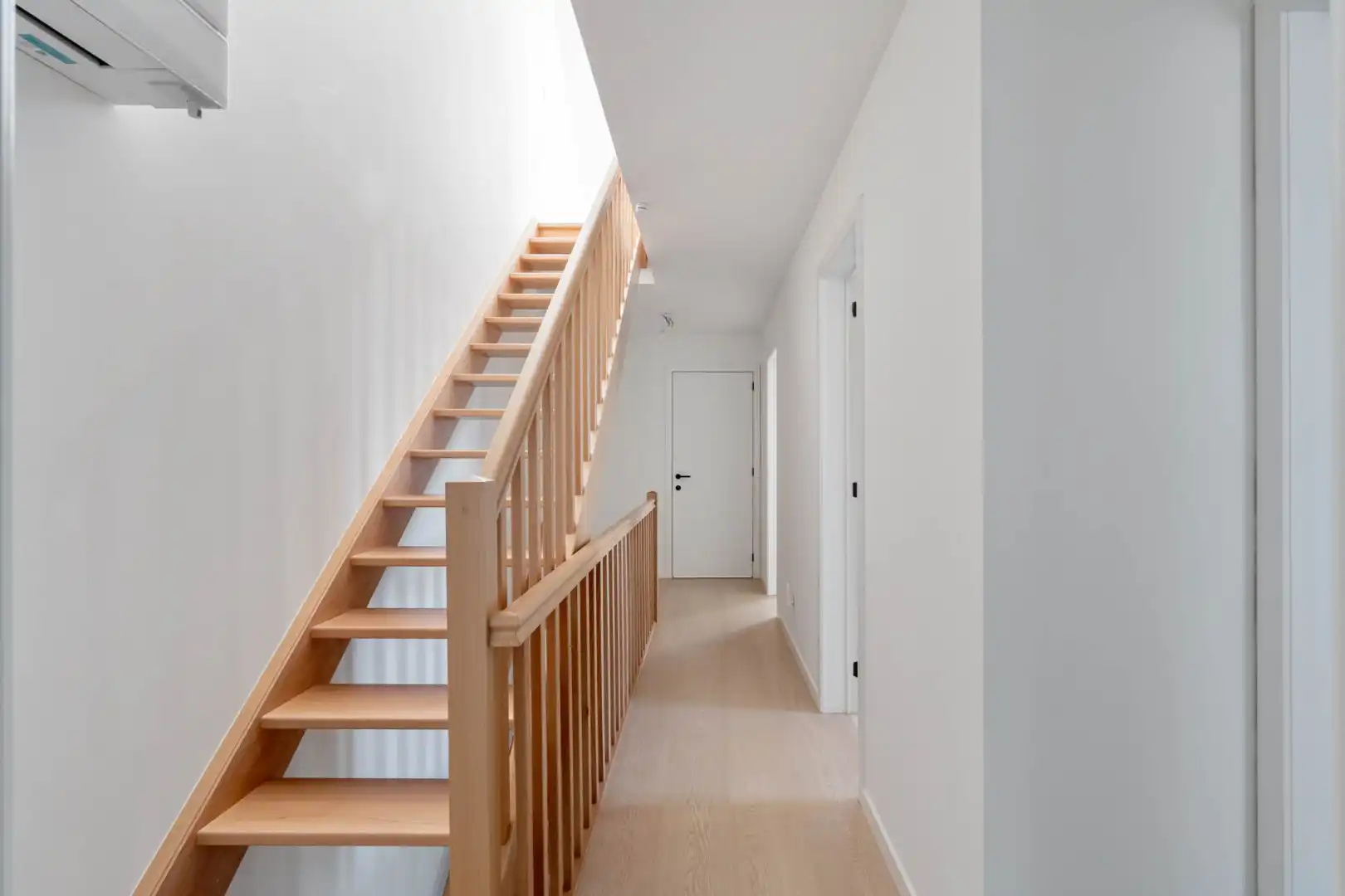 Moderne nieuwbouwwoning, 5 slpk, op een perceel van 4a31ca. foto 16