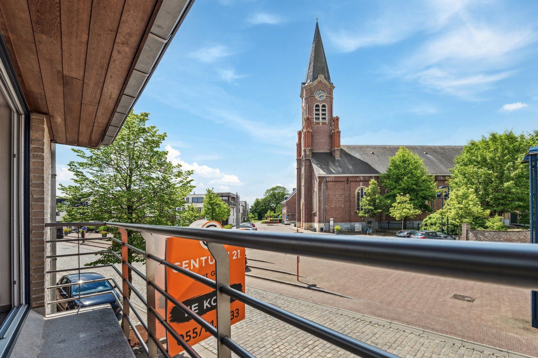 Instapklaar appartement op het dorpsplein met ruime garage foto 7