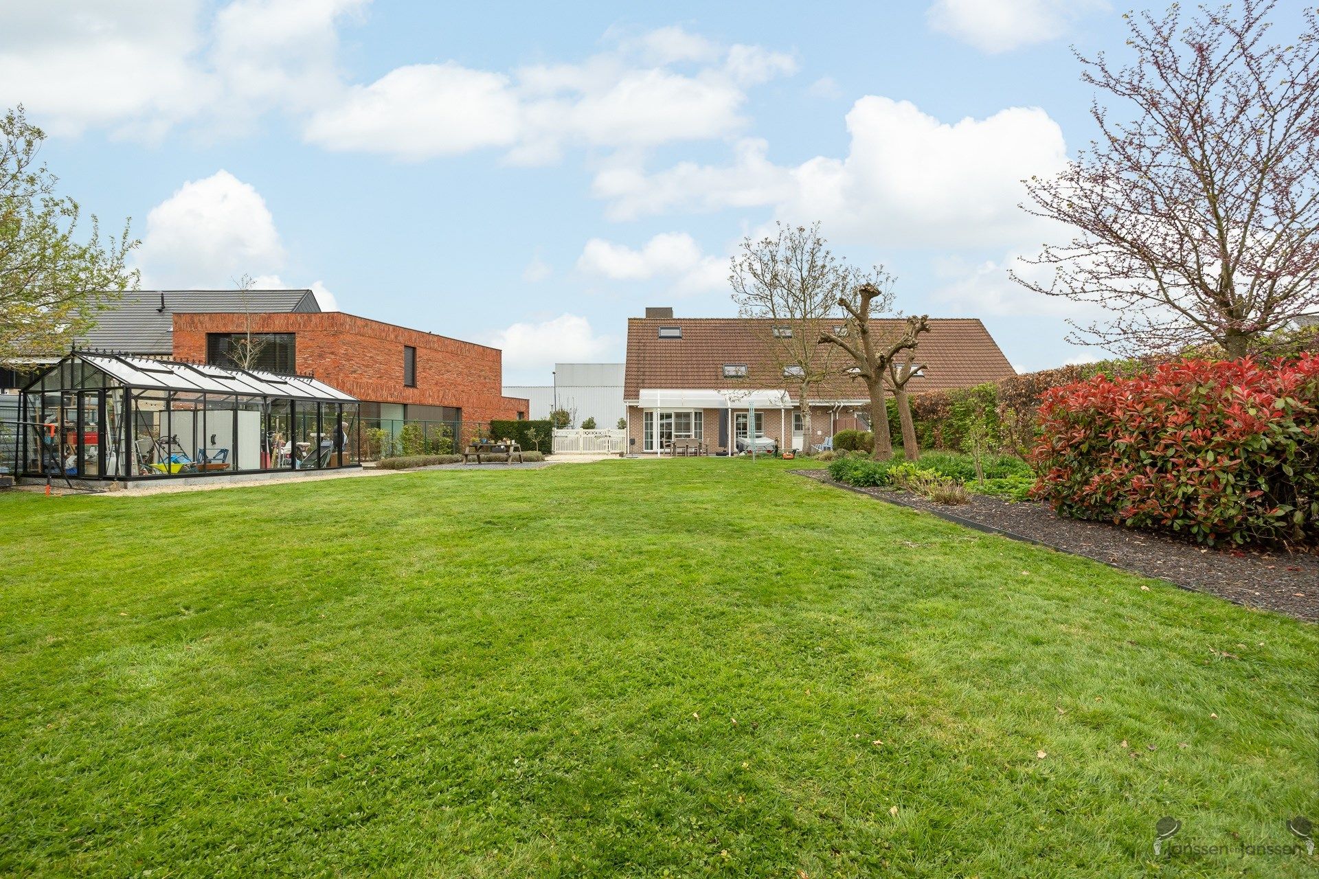 Energiezuinige instapklare woning met royale tuin foto 17