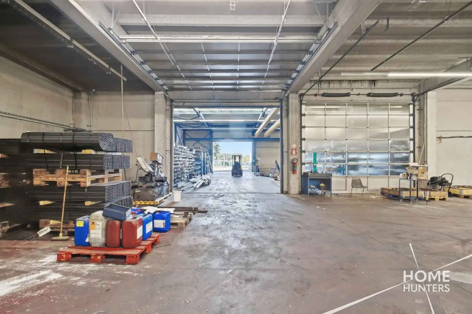 UITZONDERLIJK BEDRIJFSGEBOUW MET 2.268 M² LOODSRUIMTE EN 528 M² KANTOREN IN IEPER foto 22