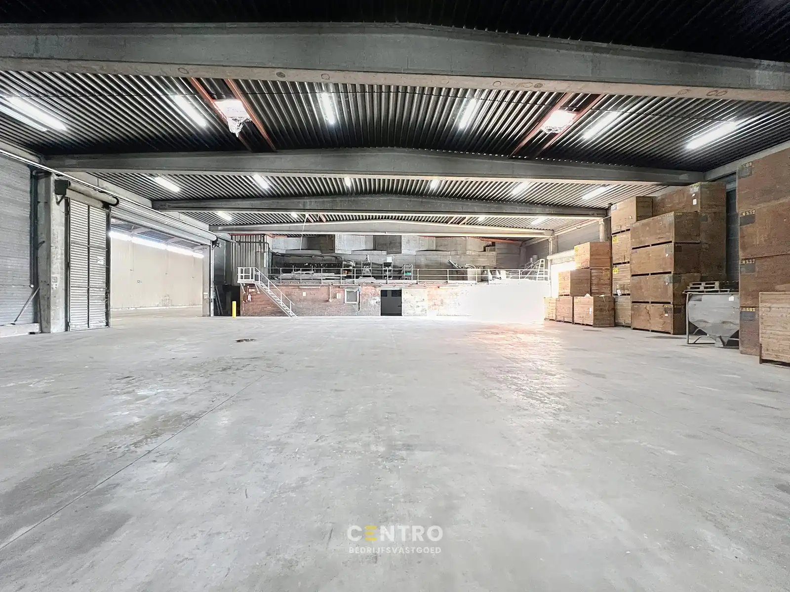 Magazijn van 830m² (met poort van 11m breedte) TE HUUR , te Kerkhove (Avelgem). foto 6