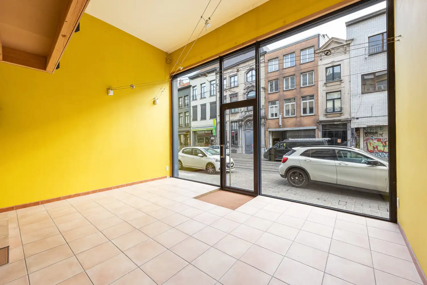 Veelzijdig opbrengsteigendom met aparte woongelegeheid en buitenruimte op A-locatie te Antwerpen met 2 aparte ingangen! foto 3