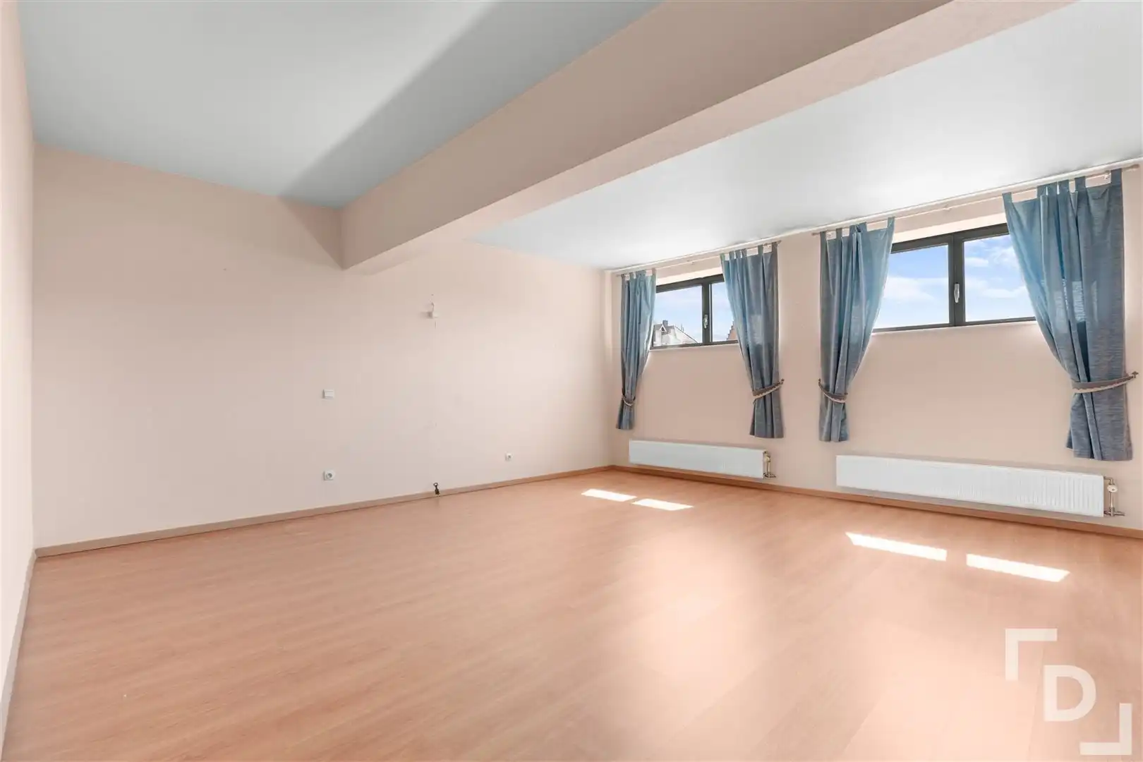 Appartement van 300m² met garage op toplocatie in Ieper foto 16