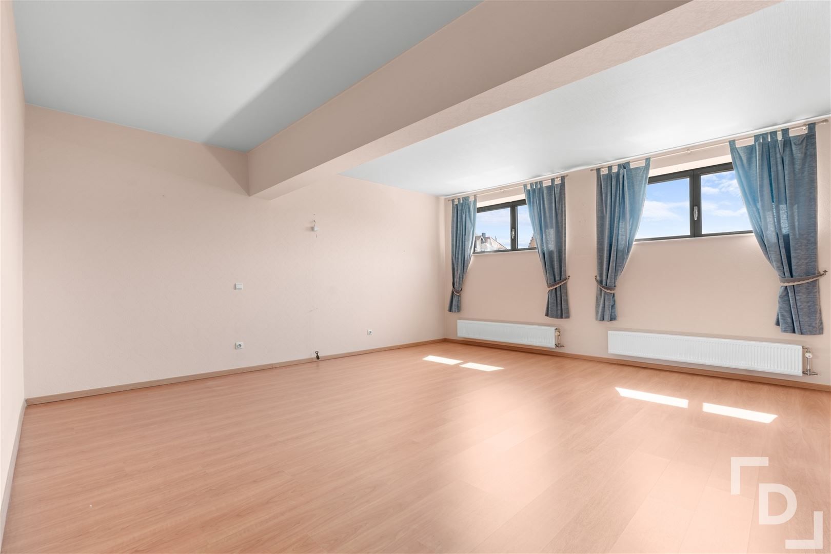 Appartement van 300m² met garage op toplocatie in Ieper foto 16