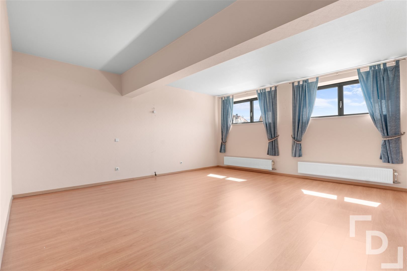 Appartement van 300m² met garage op toplocatie in Ieper foto 16