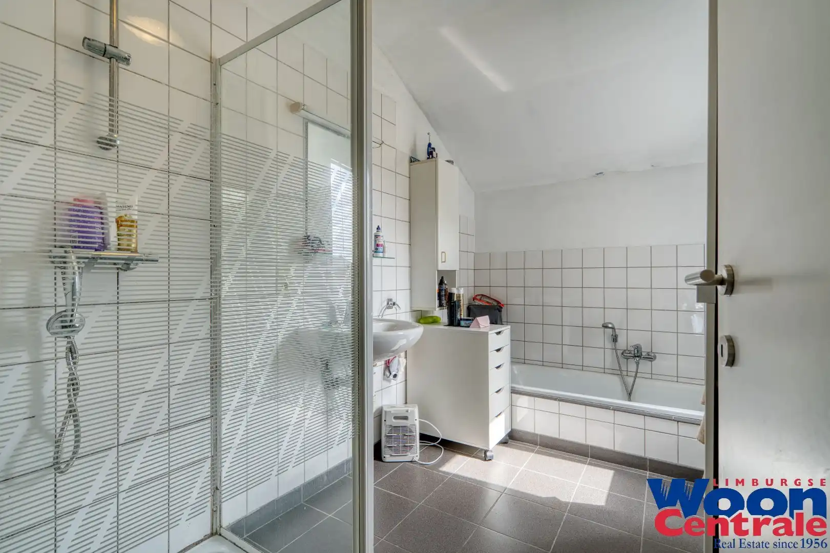 Instapklaar opbrengsteigendom of kangoeroewoning met twee ruime appartementen op perceel van 6a79ca foto 22
