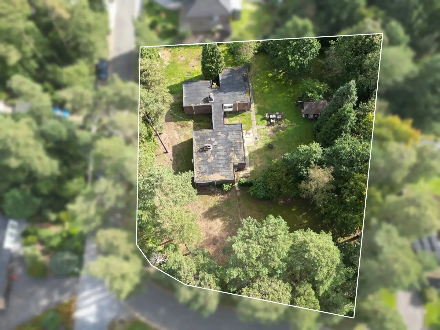 Unieke gelijkvloerse woning  (242 m²) op een uitzonderlijk groot perceel van 28a 17ca foto 2